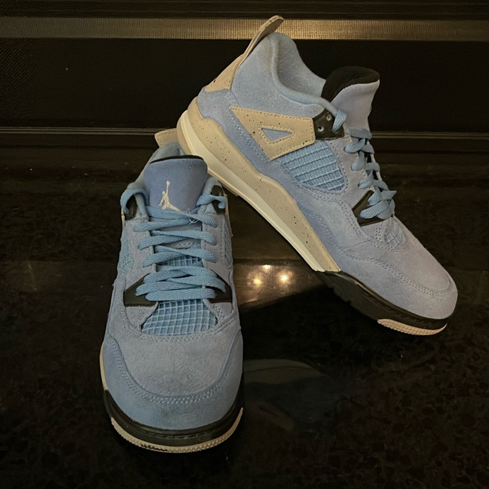 Jordan 4 university blues